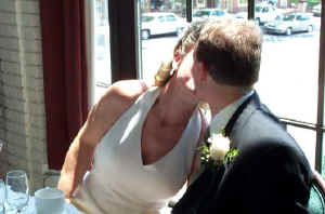 kiss2.jpg (20293 bytes)